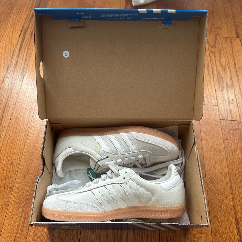 Samba Adidas Women’s Sneakers Size 7 UNWORN